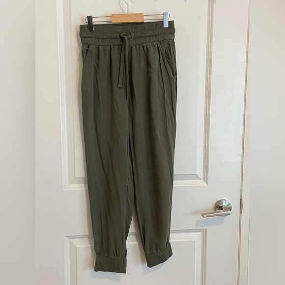 Aritzia Sunday Best Pants - Picture 1 of 1